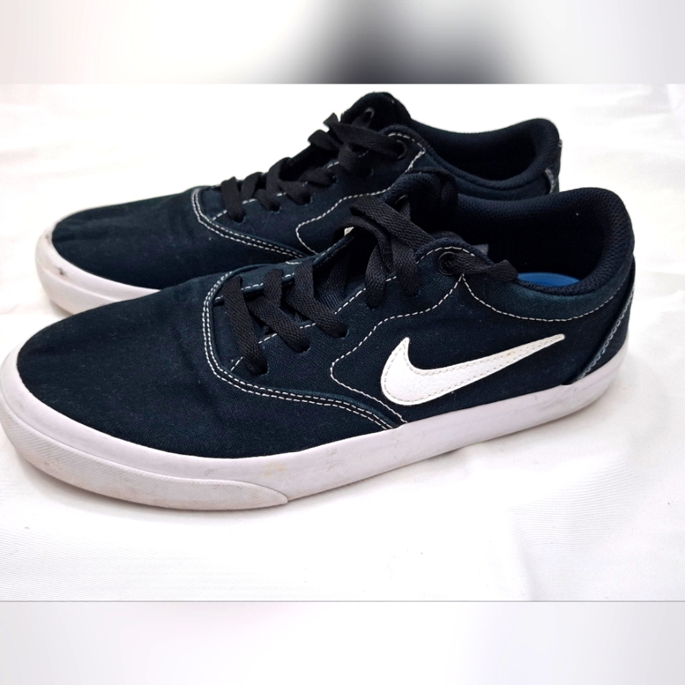 Nike SB Charge Canvas (Sz.8) Unisex. Pre-owned. EUC
